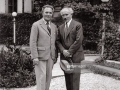 Die Dirigenten Bruno Walter und Arturo Toscanini vermutlich auf Schloﬂ Leopoldskron. Salzburg. Photographie um 1935 The conductors Bruno Walter and Arturo Toscanini probably at Leopoldskron Palace. Salzburg. Photograph around 1935