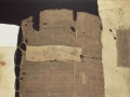 212Alberto Burri (1915-1995) Sacco e bianco (« Sac et blanc ») 1953 Huile, enduit, toiles diverses, toile à sac fixées H. : 149 cm ; L. : 249,5 cm Paris, musée national d’Art moderne – Centre Georges-Pompidou